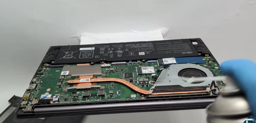Cleaning the internal laptop fan with compressed air